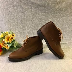 NWOT - Brown Leather Tie-up Chukka Boots